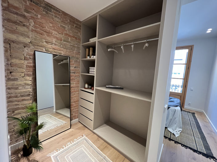 Image No.12-3 Bed Property for sale