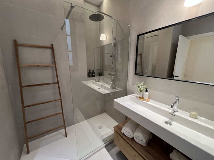 Image No.22-3 Bed Property for sale