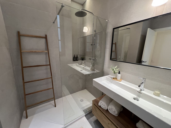 Image No.23-3 Bed Property for sale