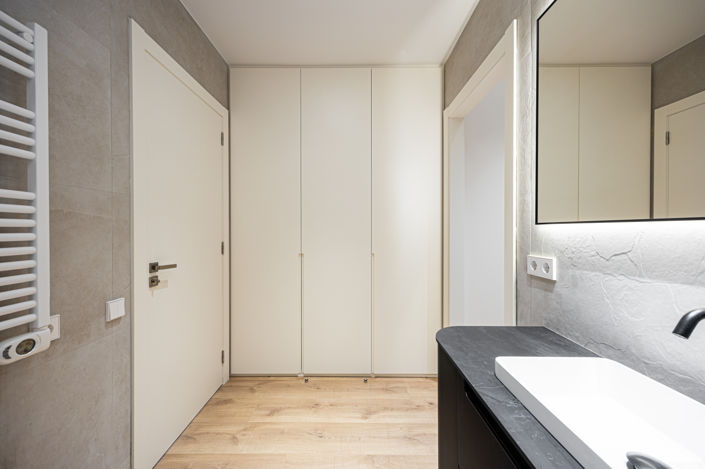 Image No.28-4 Bed Property for sale