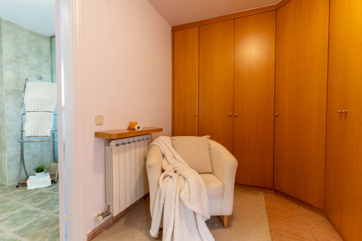 Image No.10-5 Bed Property for sale