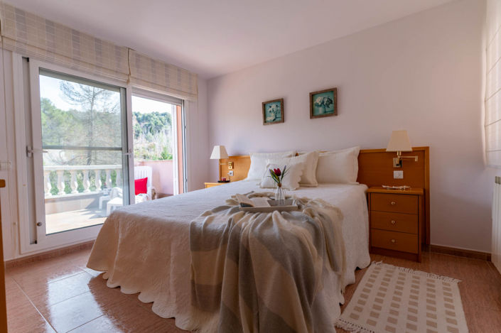 Image No.11-5 Bed Property for sale