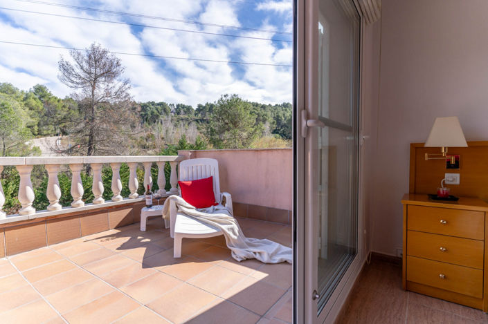 Image No.12-5 Bed Property for sale