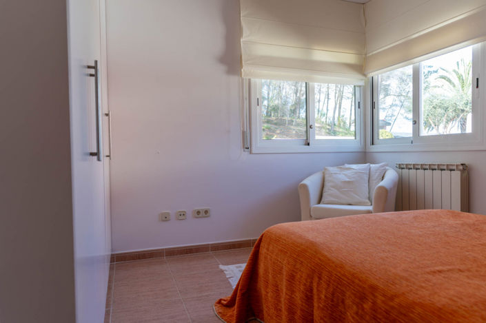 Image No.14-5 Bed Property for sale