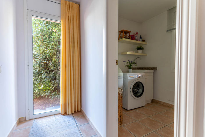 Image No.18-5 Bed Property for sale