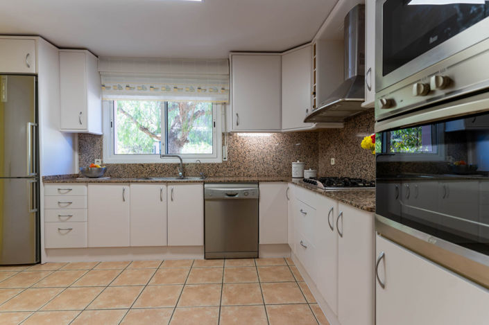 Image No.21-5 Bed Property for sale