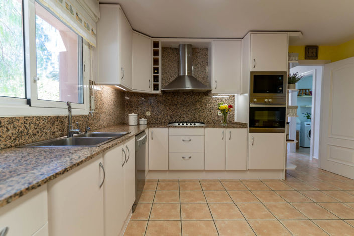 Image No.22-5 Bed Property for sale