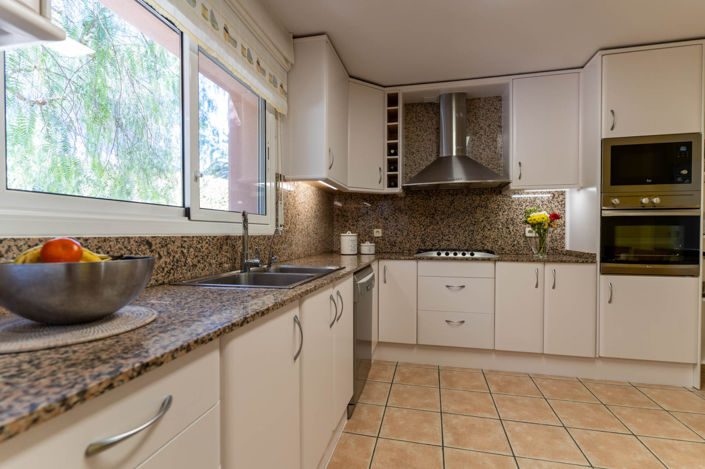 Image No.24-5 Bed Property for sale