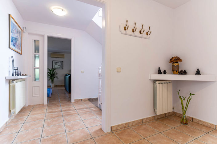 Image No.33-5 Bed Property for sale