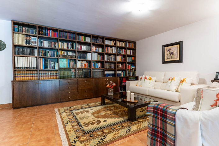 Image No.37-5 Bed Property for sale