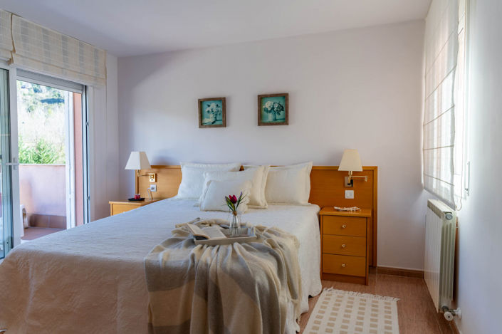 Image No.47-5 Bed Property for sale