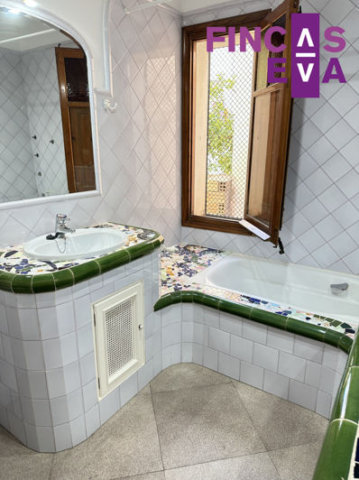 Image No.15-5 Bed Property for sale