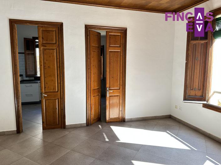 Image No.7-5 Bed Property for sale