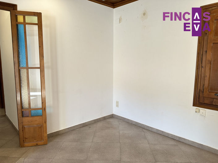 Image No.8-5 Bed Property for sale