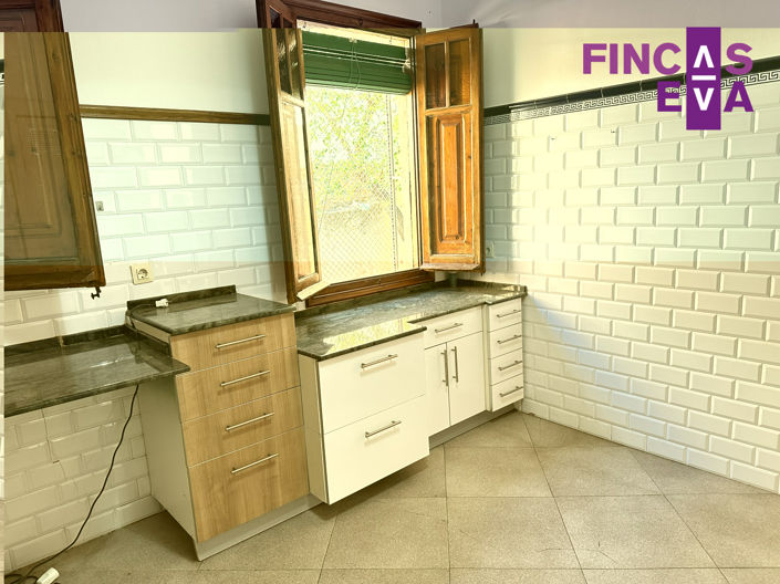 Image No.9-5 Bed Property for sale