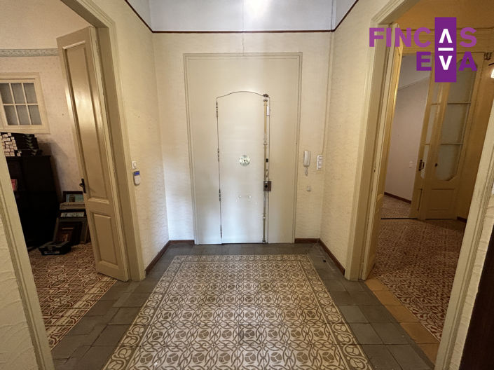 Image No.12-6 Bed Property for sale