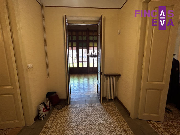 Image No.13-6 Bed Property for sale