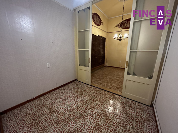 Image No.17-6 Bed Property for sale