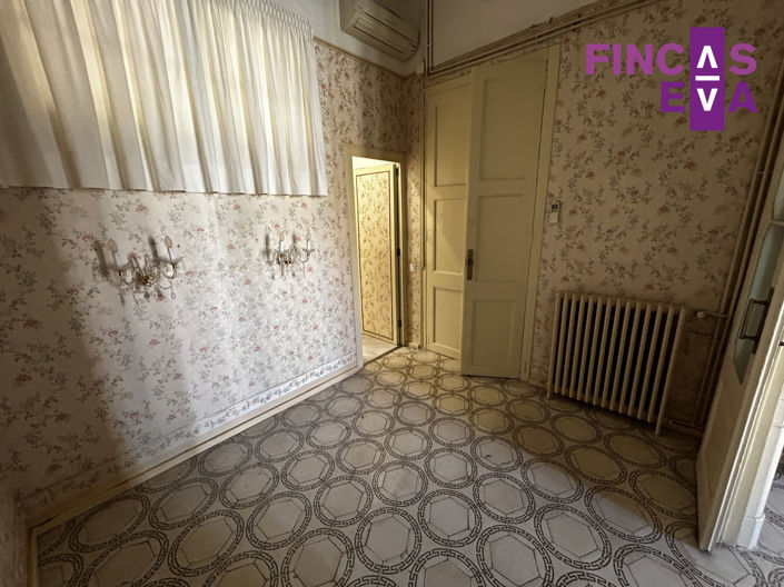 Image No.20-6 Bed Property for sale