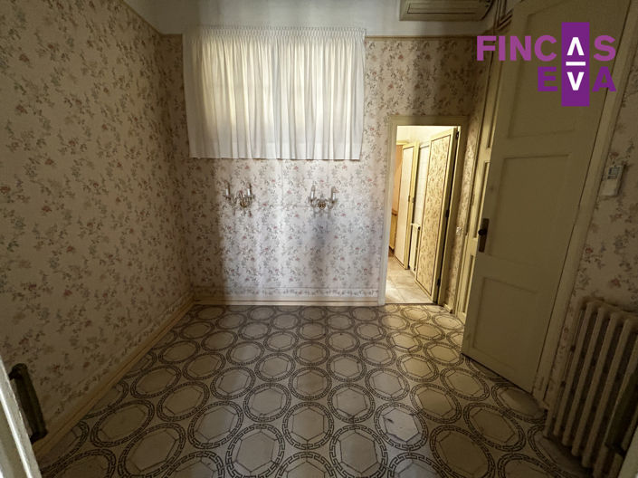 Image No.22-6 Bed Property for sale