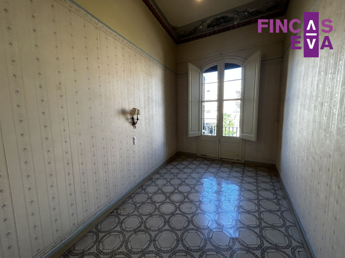 Image No.30-6 Bed Property for sale