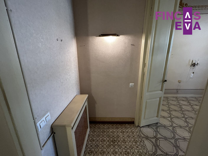 Image No.31-6 Bed Property for sale