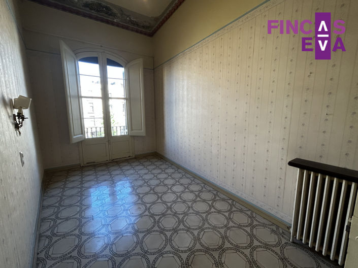 Image No.32-6 Bed Property for sale