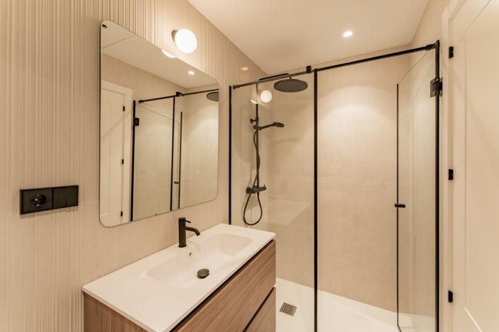 Image No.17-3 Bed Property for sale