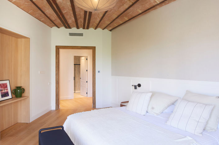 Image No.13-3 Bed Property for sale