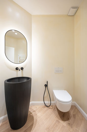 Image No.17-3 Bed Property for sale