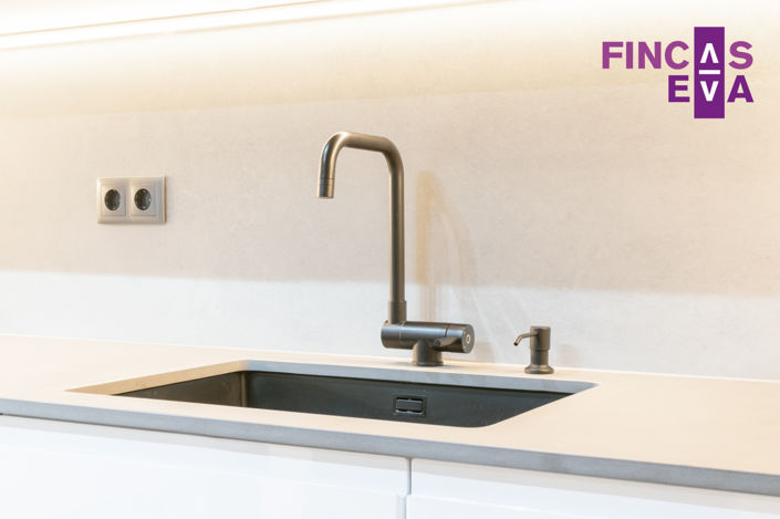 Image No.17-4 Bed Property for sale