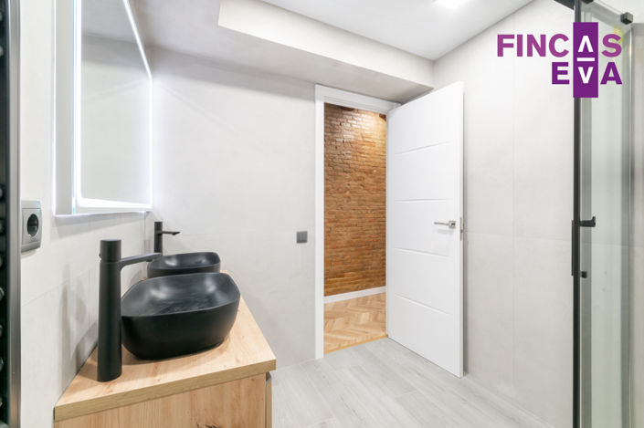 Image No.32-4 Bed Property for sale