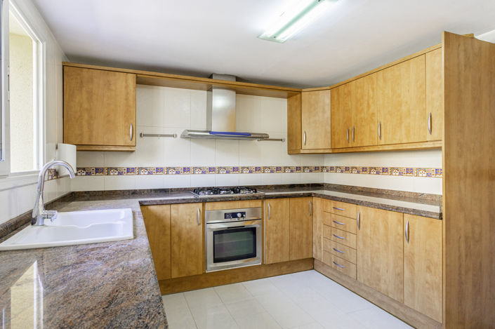 Image No.12-4 Bed Property for sale