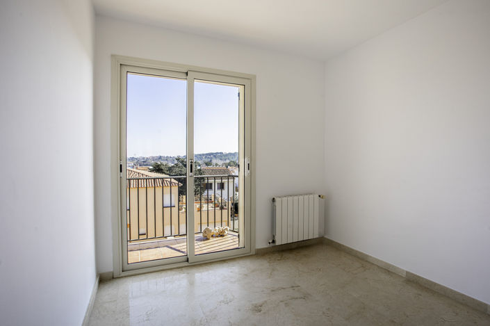 Image No.15-4 Bed Property for sale