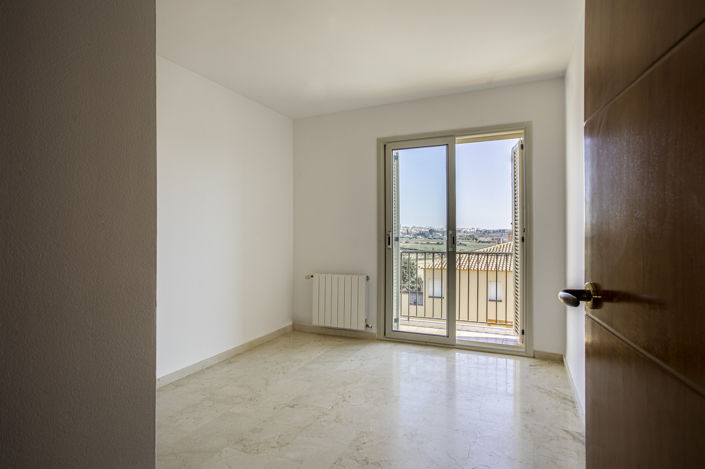 Image No.16-4 Bed Property for sale