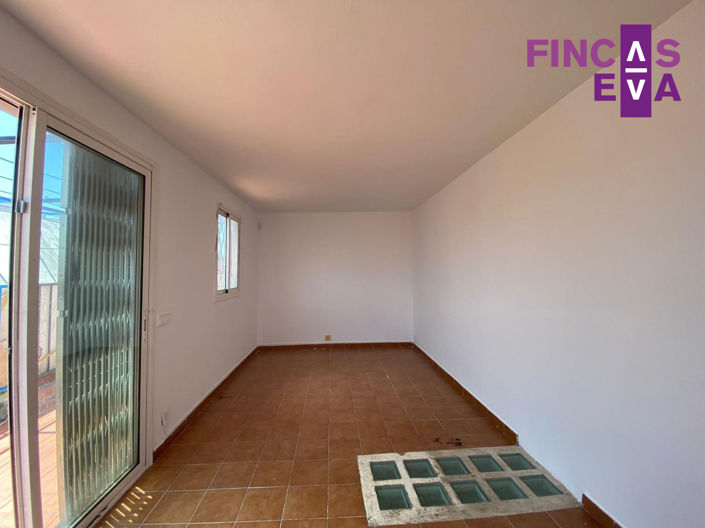 Image No.10-2 Bed Property for sale