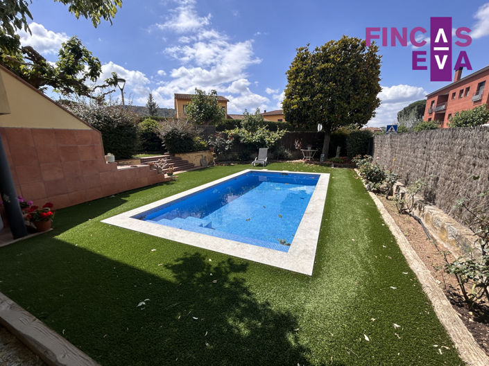 Image No.4-4 Bed Property for sale