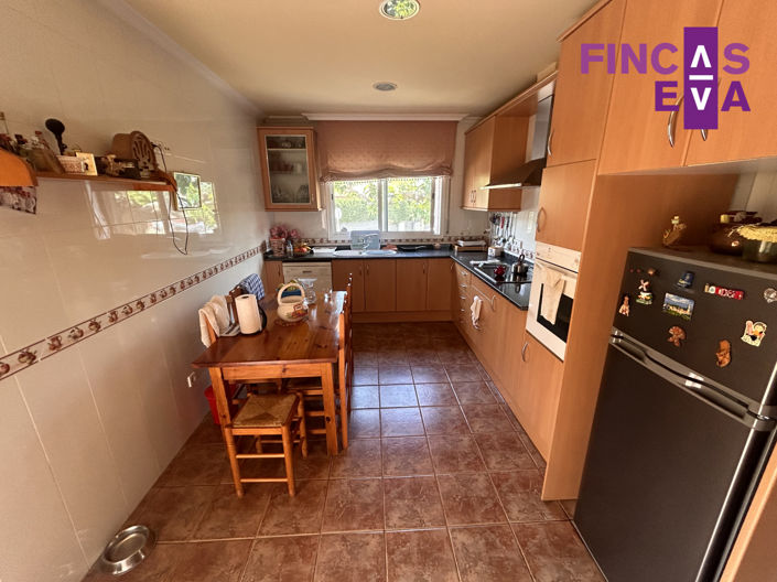 Image No.25-4 Bed Property for sale