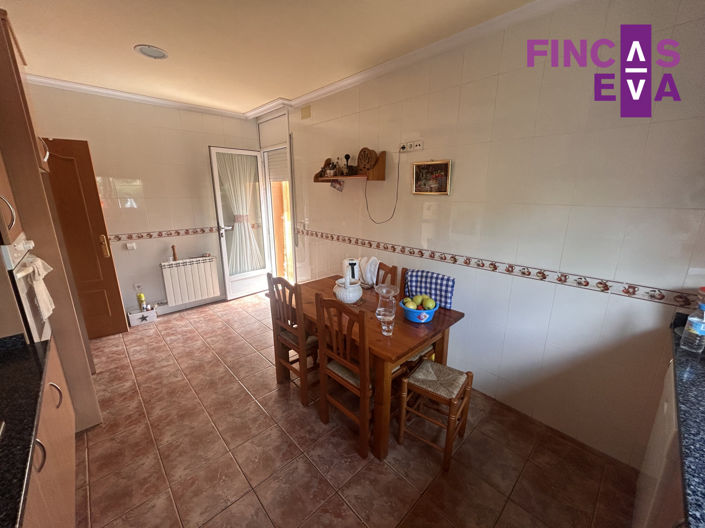 Image No.26-4 Bed Property for sale