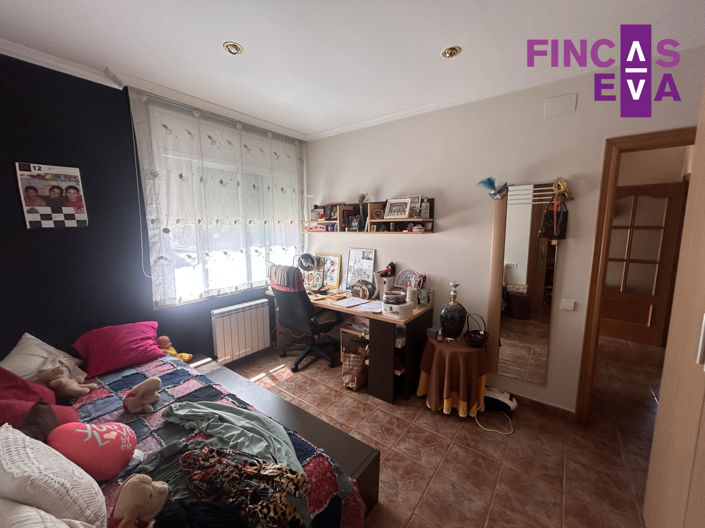 Image No.32-4 Bed Property for sale