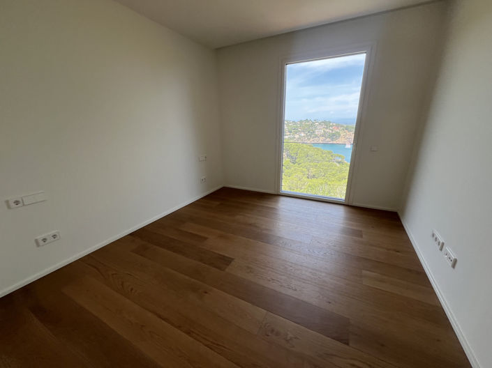 Image No.15-4 Bed Property for sale