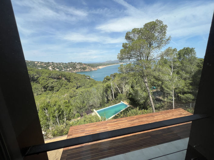 Image No.17-4 Bed Property for sale