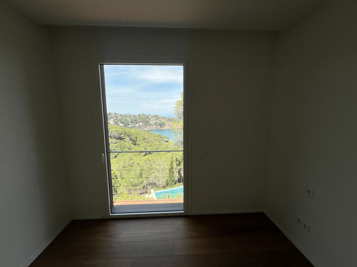 Image No.21-4 Bed Property for sale