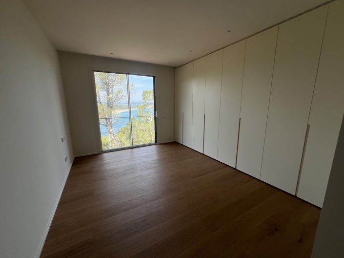 Image No.27-4 Bed Property for sale