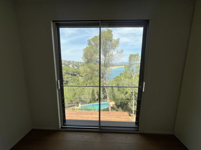 Image No.29-4 Bed Property for sale