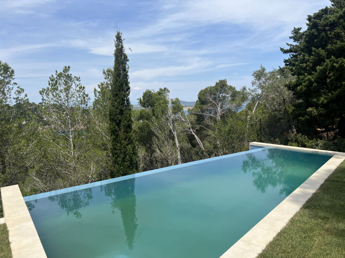 Image No.4-4 Bed Property for sale