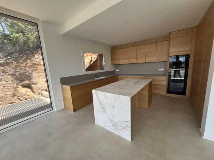 Image No.32-4 Bed Property for sale