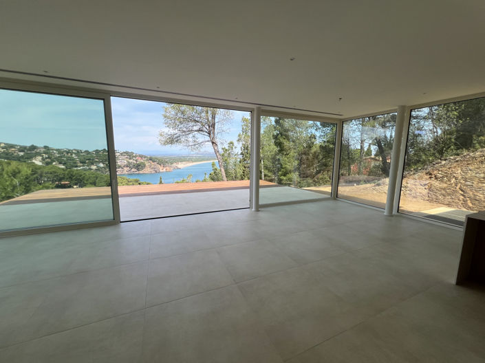 Image No.43-4 Bed Property for sale