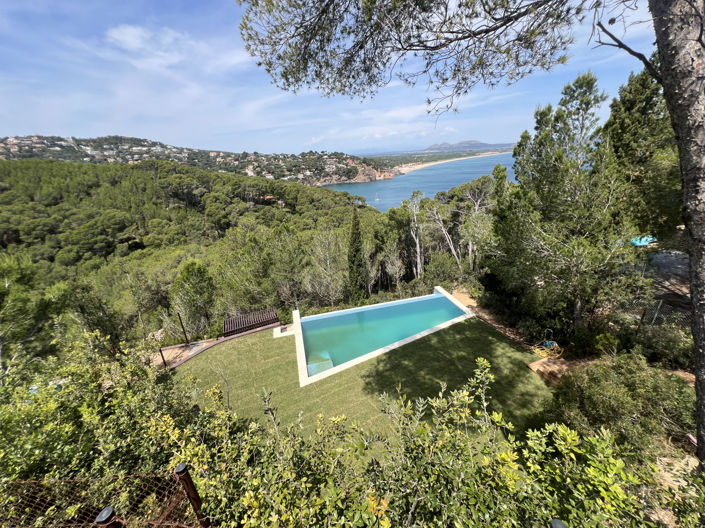 Image No.44-4 Bed Property for sale