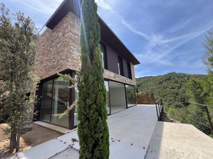 Image No.16-4 Bed Property for sale